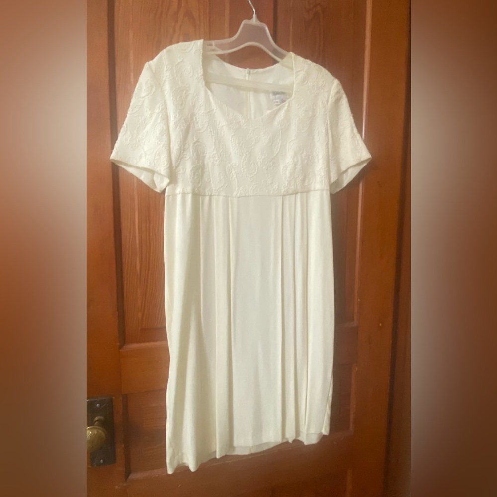 NWT Mother’s Work Embroidered Special Occasion Babydoll Maternity Dress-Sz Small